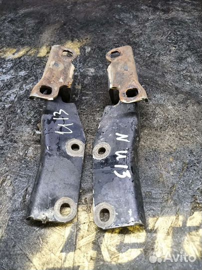 Петли крепления капота Nissan bluebird u13