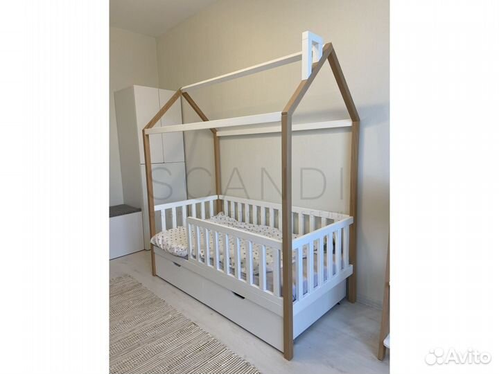 Детская кровать домик из бука