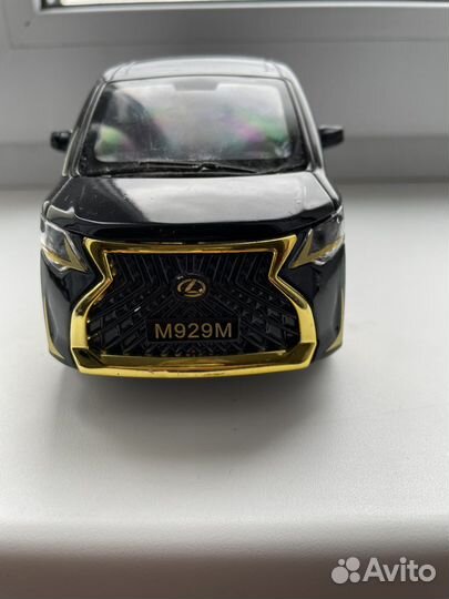 Модель автомобиля «Lexus LM300H» 1:24