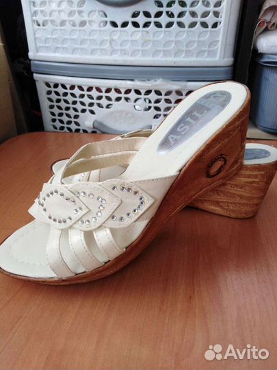 Босоножки женские