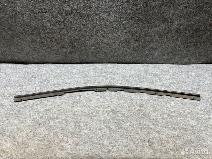 Уплотнитель капота Mercedes E-Class W212
