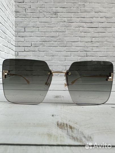 Солнцезащитные очки Fendi