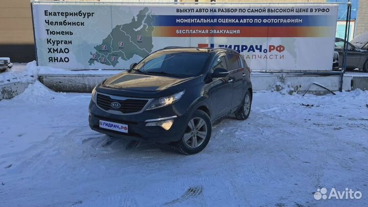 Стекло двери задней правой Kia Sportage (SL) 83421
