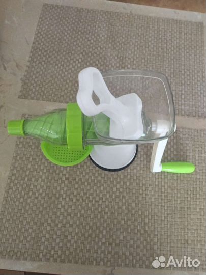 Соковыжималка шнековая ручная