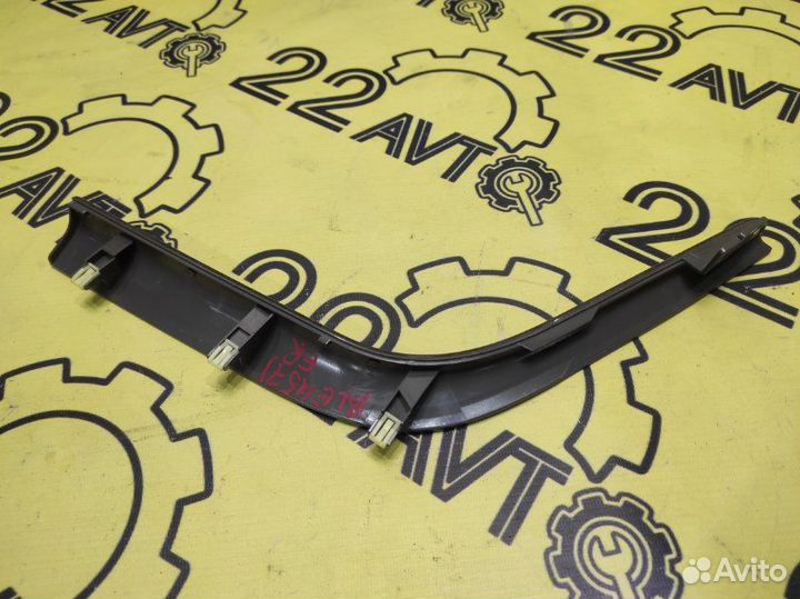 Накладка на торпедо декоративная передняя правая