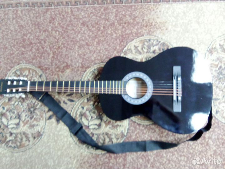 Акустическая гитара