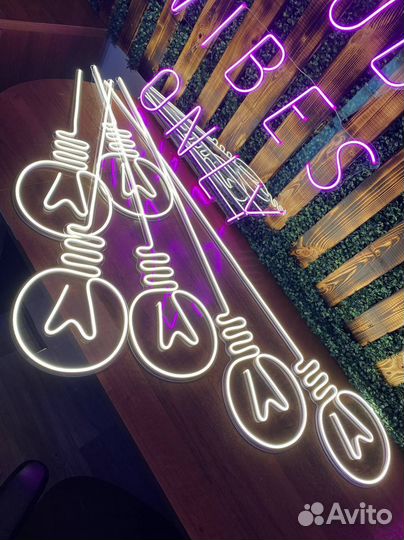 Неоновая вывеска / Световые буквы