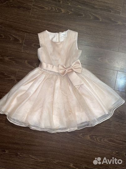 Платье нарядное и пышное, на выпускной