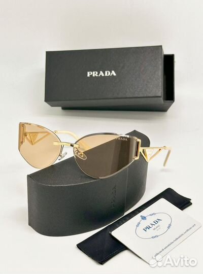Солнцезащитные очки Prada
