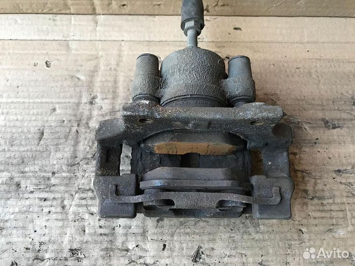 Суппорт задний левый BMW E90 E91 34216768697