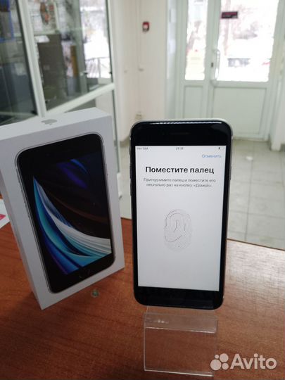 iPhone SE, 64 ГБ