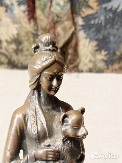 Статуэтка латунь святая с лисой о 9 хвостах