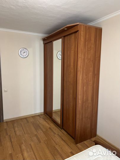 Шкаф купе бу 3-х дверный с подсветкой и зеркалом