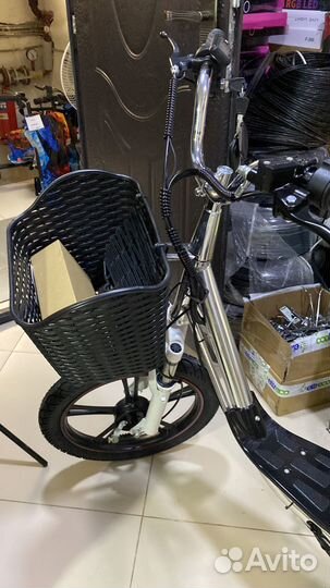 Электровелосипед с корзиной
