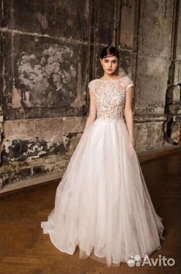 Свадебное платье со шлейфом размер 48