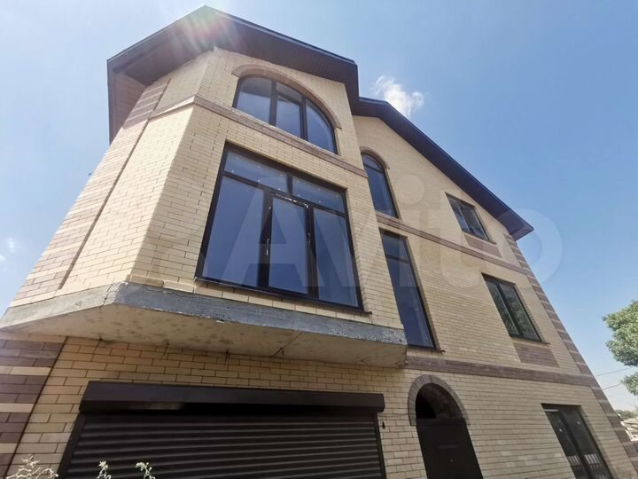 Таунхаус 184 м² на участке 1,3 сот.