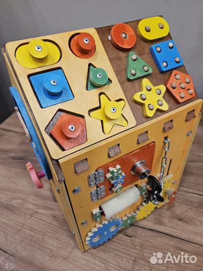 Бизиборд домик