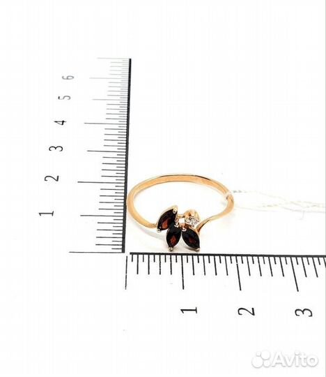 Кольцо с синтетическим камнем Золото