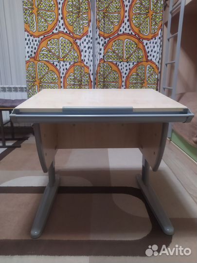 Детский письменный стол