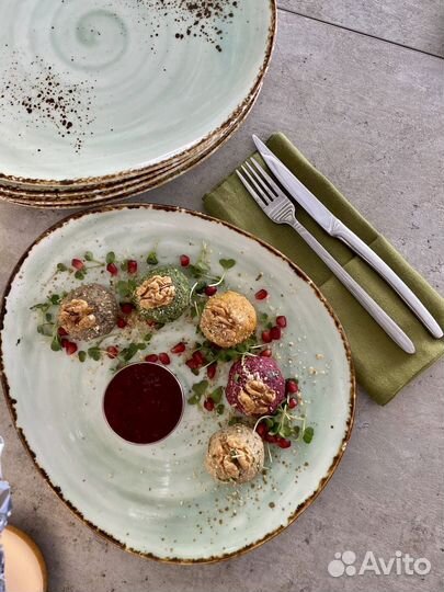 Тарелки большие плоские