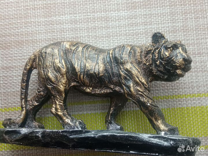 Статуэтка тигр