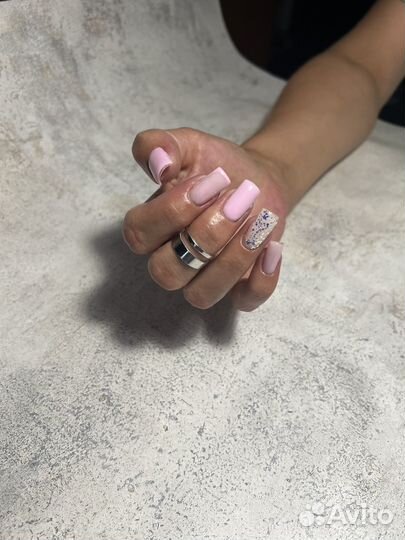 Маникюр и педикюр