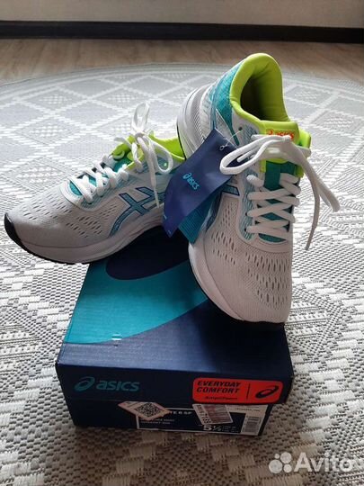 Кроссовки женские 36 размер