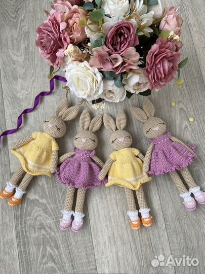 Вязаные игрушки зайчик
