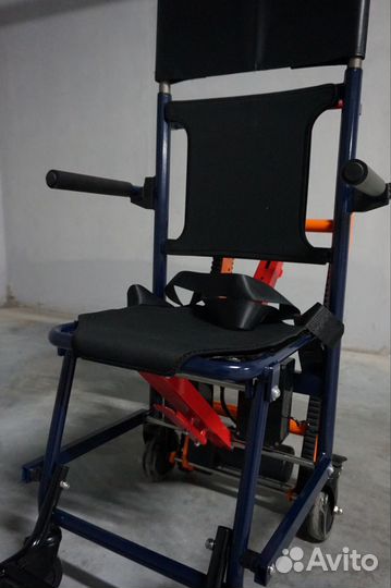 Электрический гусеничный подъемник