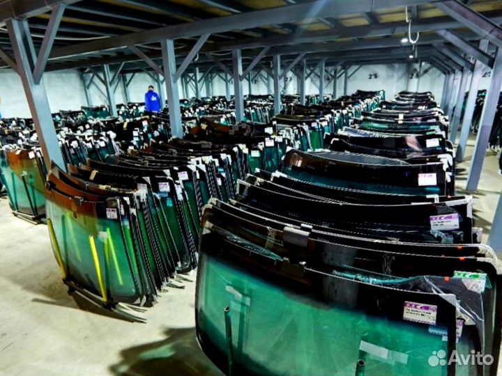 Стекло правое у стрелы малое Case