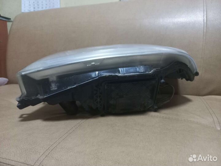 Левая фара nissan cube az10