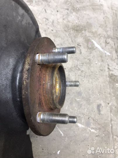 Кулак передний правый ступица лансер 10