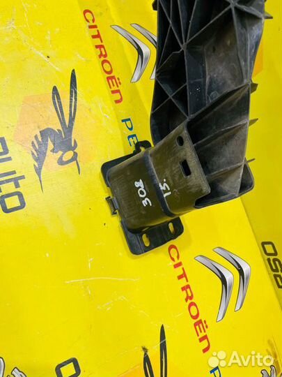 Усилитель переднего бампера пластик peugeot 308 08