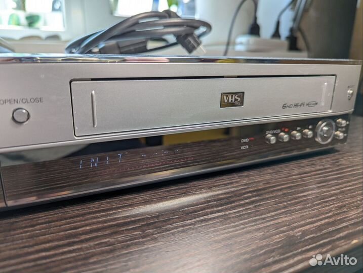 VHS/DVD рекордер LG DVR584X