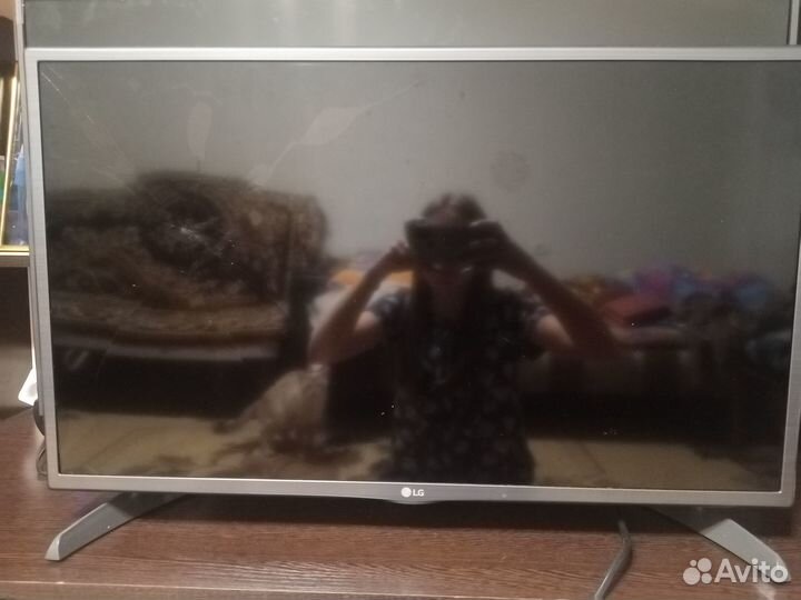 Продам разбитый телевизор