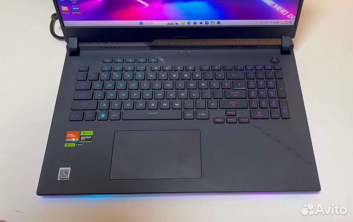 Asus ROG Strix G17 RTX 4090 / Ryzen 9 7945HX