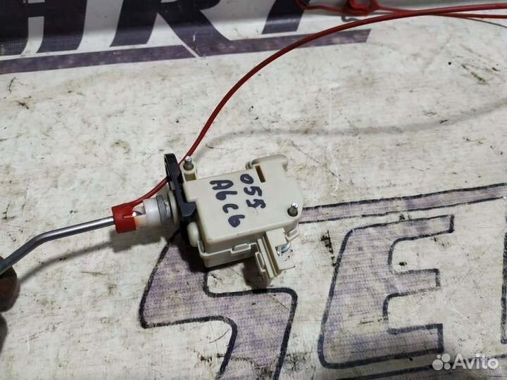 Замок лючка бензобака Audi A6 C6 3.2 2007