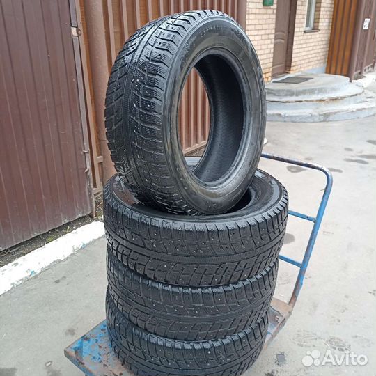 Kumho I'Zen KW22 215/60 R16