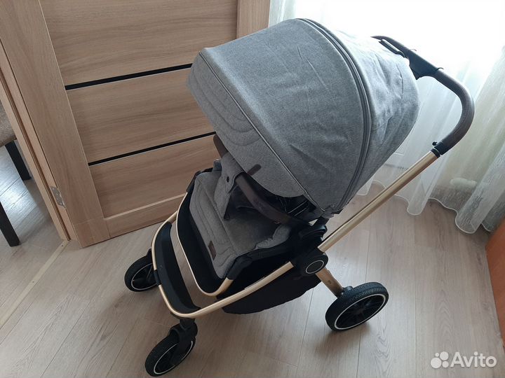 Прогулочная коляска carello epica