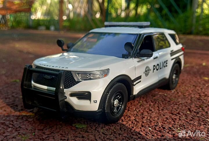 Ford police interceptor 1/24