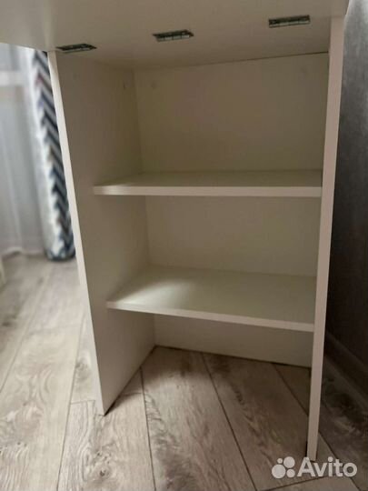 Маникюрный стол