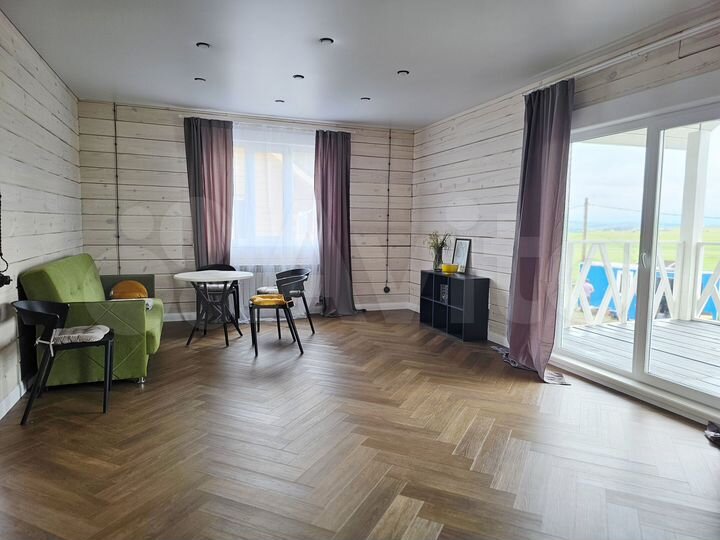 Дом 194 м² на участке 7,5 сот.