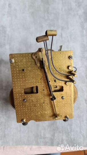 Механизм старинных часов с боем