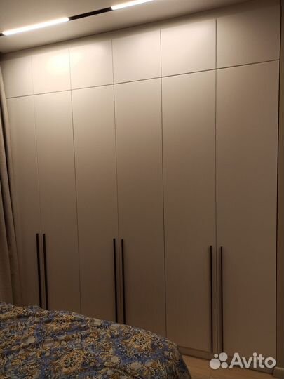 Шкаф в современном стиле