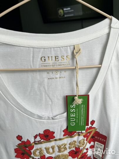 Женская футболка guess factory