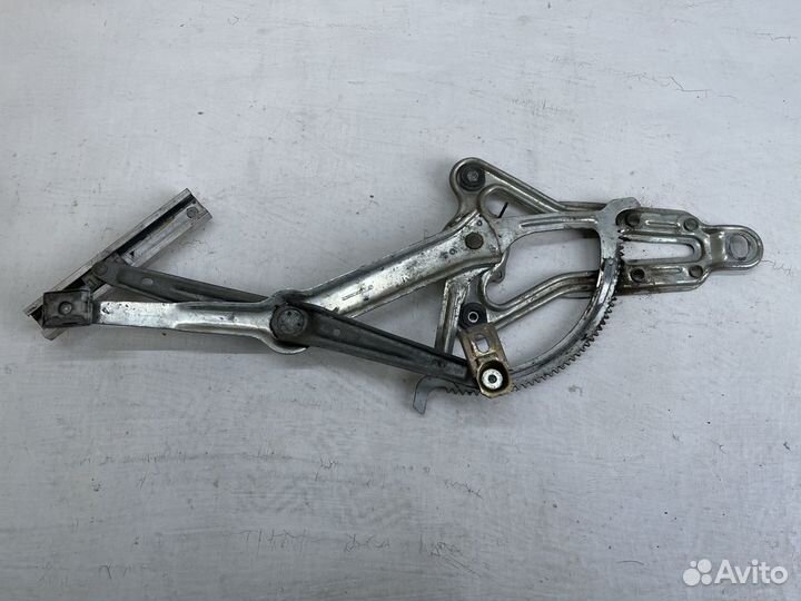 Стеклоподъеник передний правый для Mercedes W124
