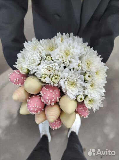 Съедобные букеты из клубники