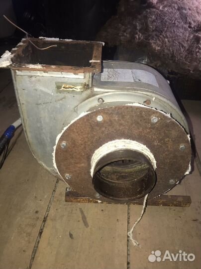 Двигатель с вытяжкой/вентилятором улиткой