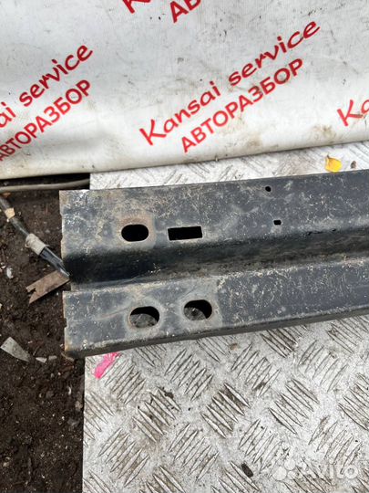 Усилитель бампера передний Toyota Camry SV20