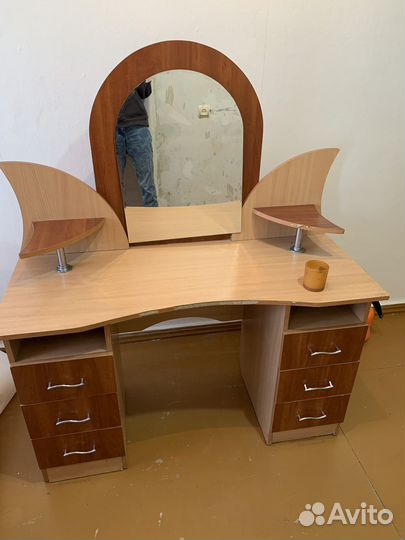 Трюмо с зеркалом